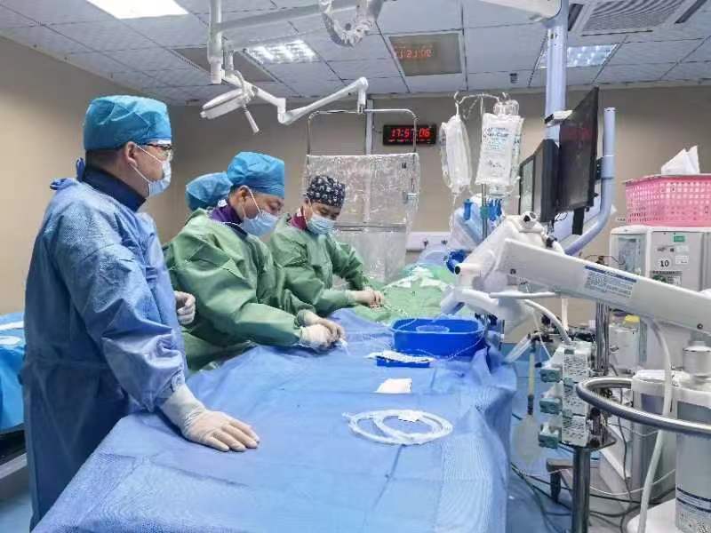 33.1介入治療中心 神經(jīng)外科脊柱外科聯(lián)合開(kāi)展微創(chuàng)介入動(dòng)脈瘤栓塞術(shù).jpg